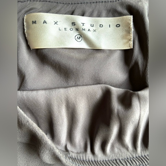 Double Layered Pure Silk Skirt with Sequin Accents
Medium
Max Studio Leon Max - Picture 8 of 9